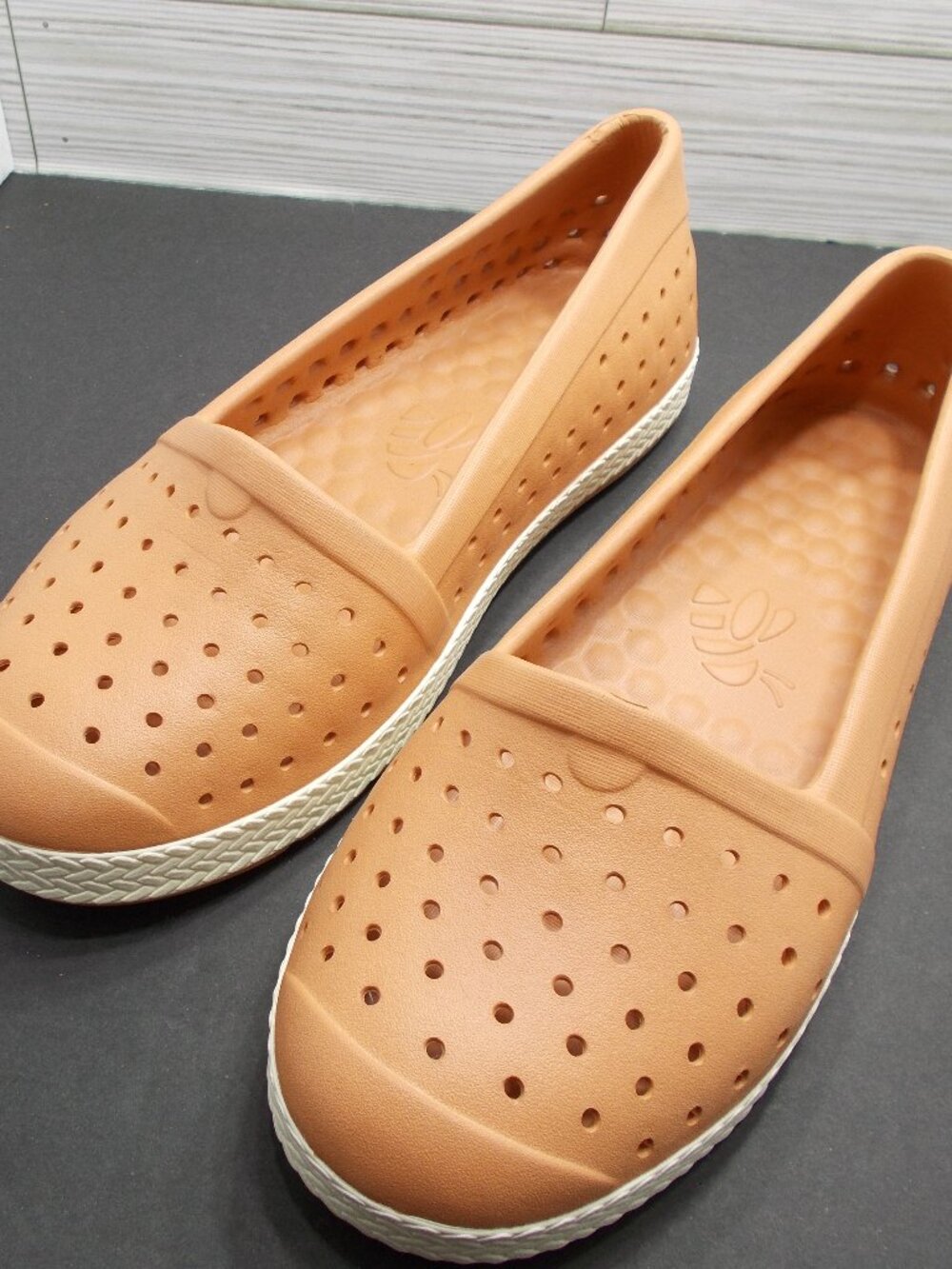 Joybees Slip-On Casual Shoes Women's 9 NEW